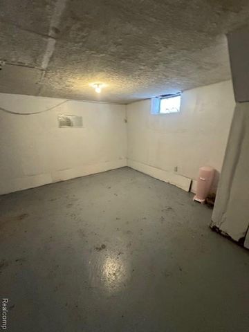 11960 Rossiter Street, Detroit, MI 48224