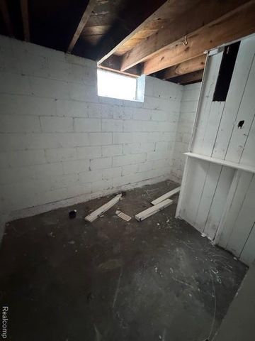 11960 Rossiter Street, Detroit, MI 48224