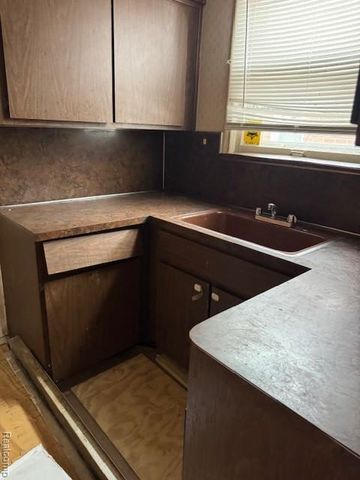 11960 Rossiter Street, Detroit, MI 48224