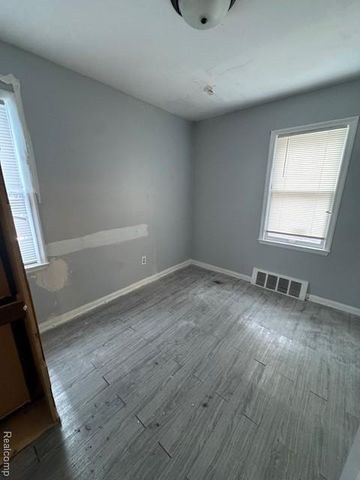 11960 Rossiter Street, Detroit, MI 48224