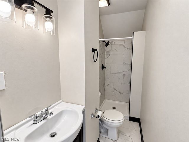 286 Alhambra Way, Akron, OH 44302