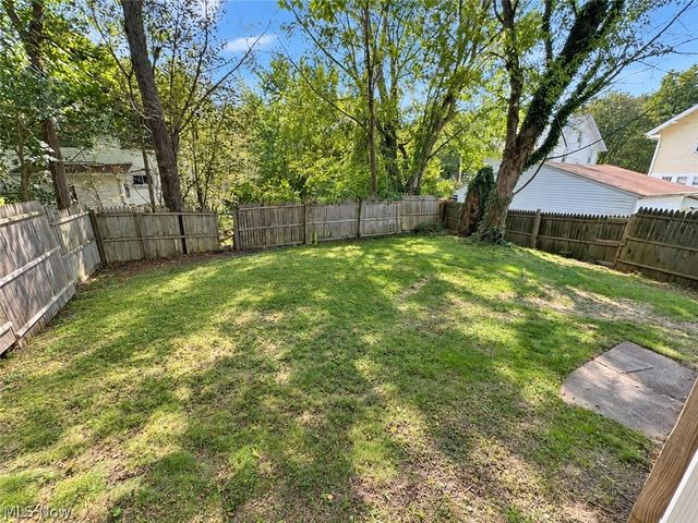 286 Alhambra Way, Akron, OH 44302