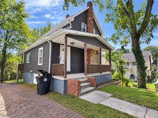 286 Alhambra Way, Akron, OH 44302