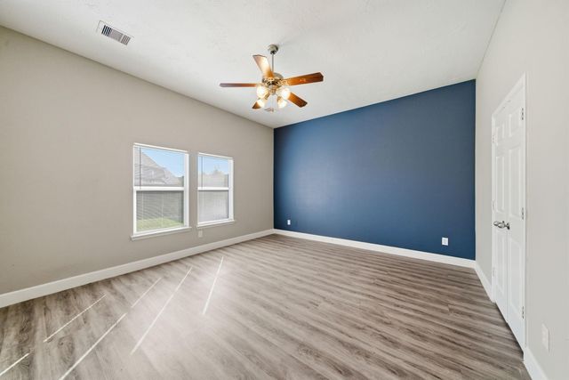 2810 Lockeridge Pines Drive, Spring, TX 77386