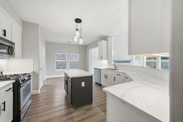 2810 Lockeridge Pines Drive, Spring, TX 77386