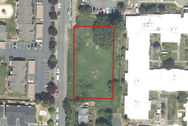 1215 9th Street SE, Puyallup, WA 98372