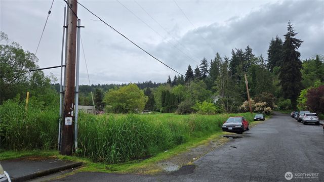 1215 9th Street SE, Puyallup, WA 98372