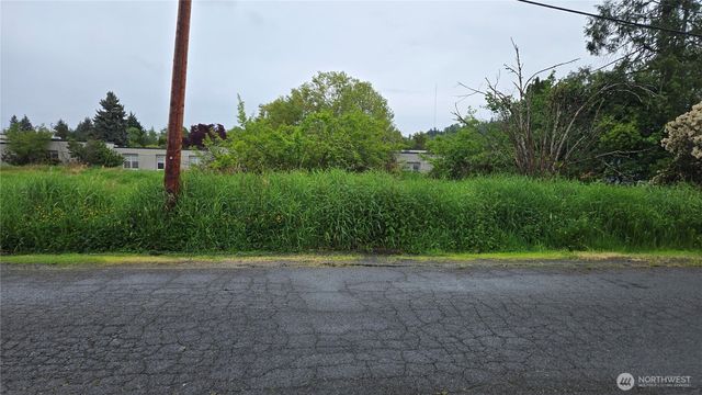 1215 9th Street SE, Puyallup, WA 98372