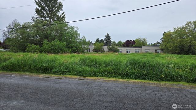 1215 9th Street SE, Puyallup, WA 98372