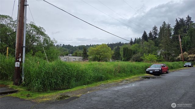 1215 9th Street SE, Puyallup, WA 98372