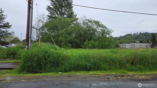 1215 9th Street SE, Puyallup, WA 98372
