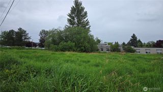 1215 9th Street SE, Puyallup, WA 98372
