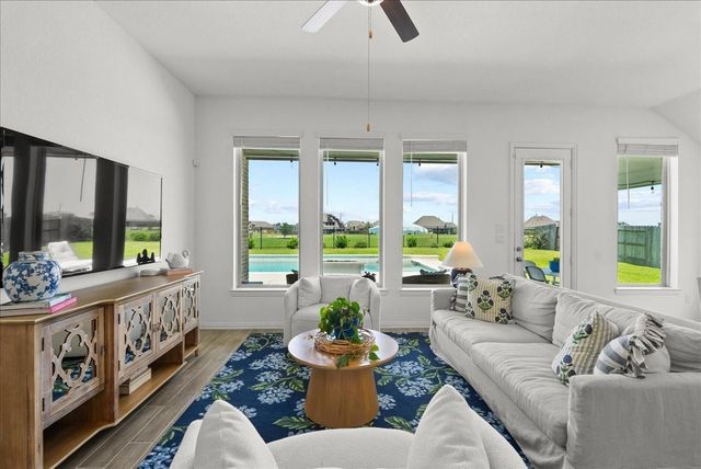 14919 Lake Shore Avenue, Mont Belvieu, TX 77523