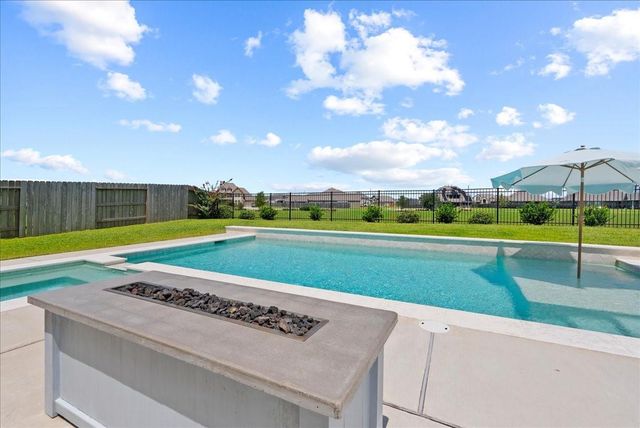 14919 Lake Shore Avenue, Mont Belvieu, TX 77523