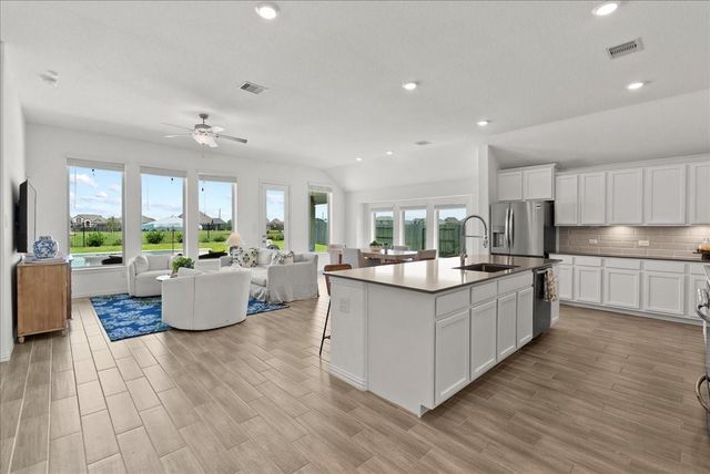 14919 Lake Shore Avenue, Mont Belvieu, TX 77523