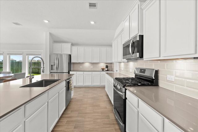 14919 Lake Shore Avenue, Mont Belvieu, TX 77523