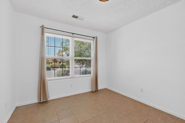 1040 Pacaya Drive NW, Albuquerque, NM 87120