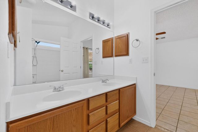 1040 Pacaya Drive NW, Albuquerque, NM 87120