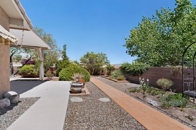 1040 Pacaya Drive NW, Albuquerque, NM 87120