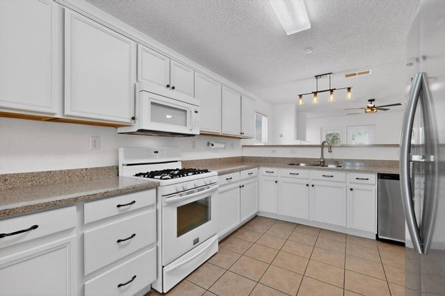 1040 Pacaya Drive NW, Albuquerque, NM 87120