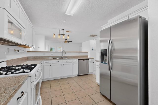 1040 Pacaya Drive NW, Albuquerque, NM 87120