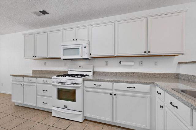1040 Pacaya Drive NW, Albuquerque, NM 87120