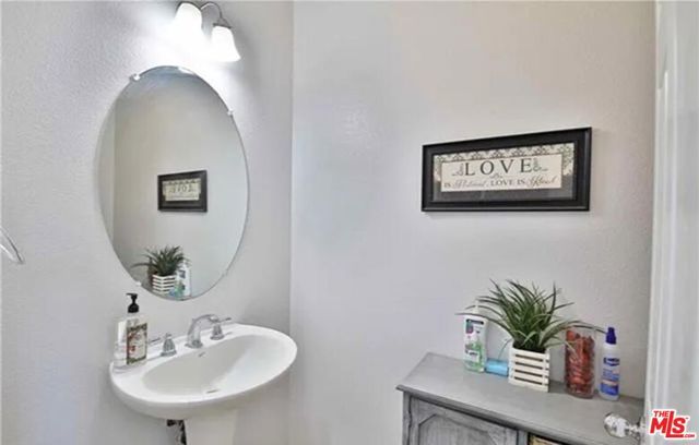15017 Northwind Lane, North Hills (los Angeles), CA 91343