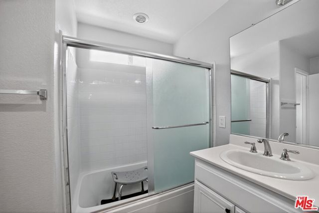 15017 Northwind Lane, North Hills (los Angeles), CA 91343