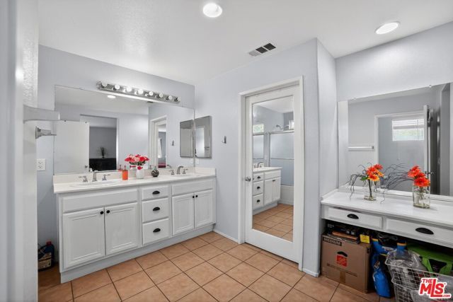 15017 Northwind Lane, North Hills (los Angeles), CA 91343