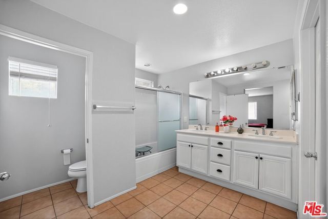 15017 Northwind Lane, North Hills (los Angeles), CA 91343