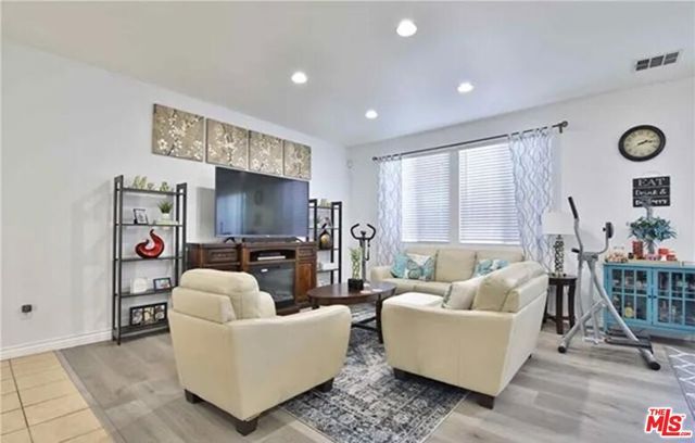 15017 Northwind Lane, North Hills (los Angeles), CA 91343