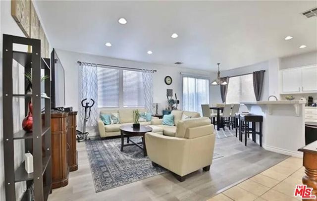 15017 Northwind Lane, North Hills (los Angeles), CA 91343