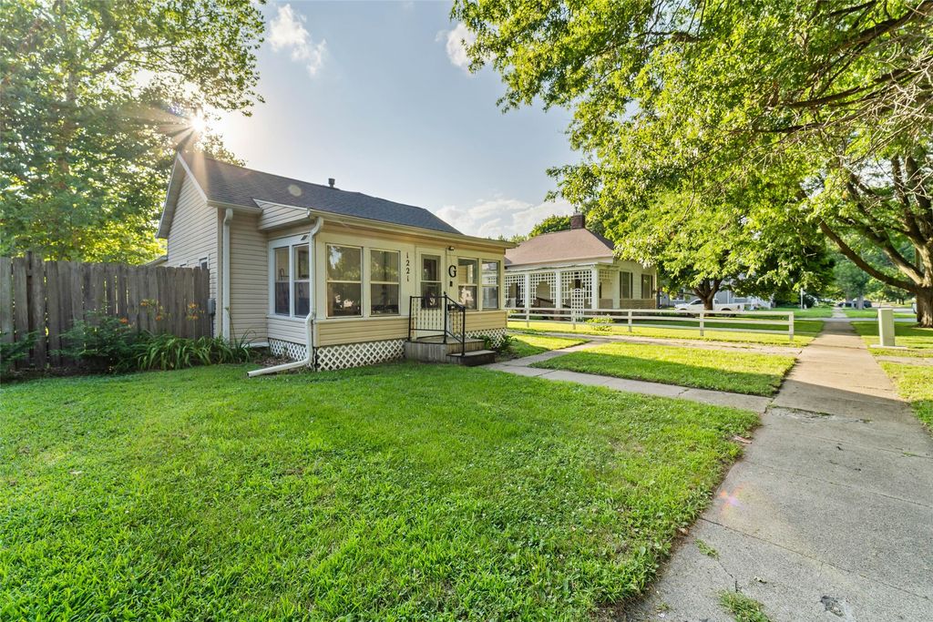 1221 Carroll Street, Boone, IA 50036