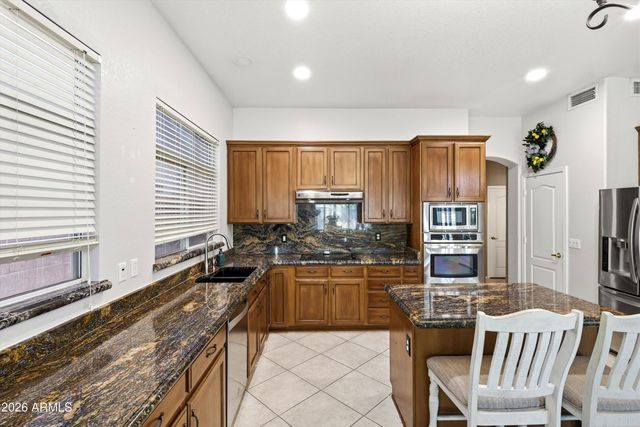 318 W EL FREDA Road, Tempe, AZ 85284