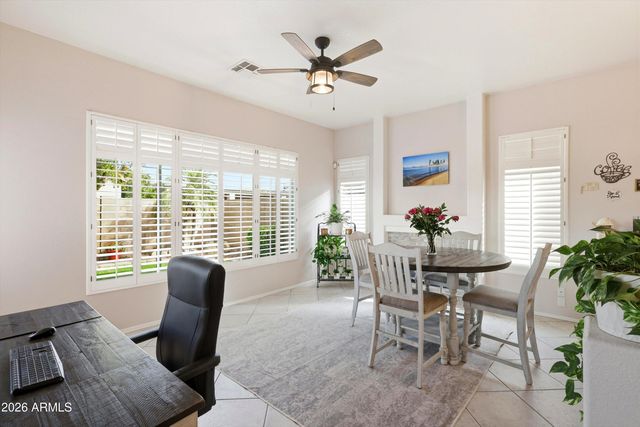 318 W EL FREDA Road, Tempe, AZ 85284