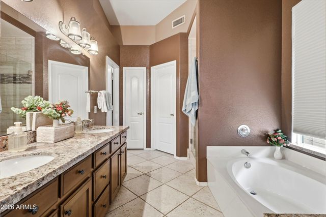 318 W EL FREDA Road, Tempe, AZ 85284