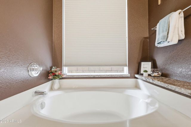 318 W EL FREDA Road, Tempe, AZ 85284