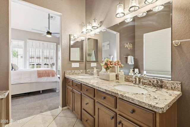 318 W EL FREDA Road, Tempe, AZ 85284