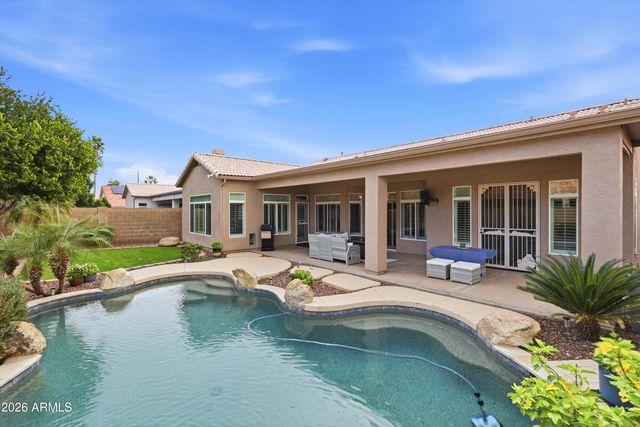 318 W EL FREDA Road, Tempe, AZ 85284