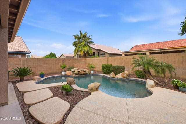 318 W EL FREDA Road, Tempe, AZ 85284