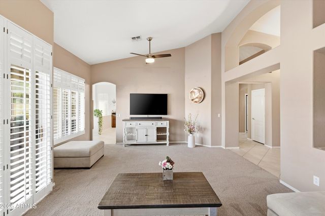 318 W EL FREDA Road, Tempe, AZ 85284