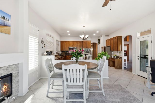 318 W EL FREDA Road, Tempe, AZ 85284