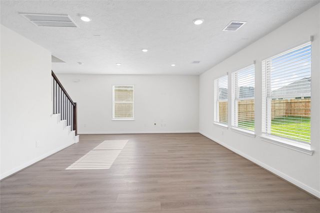 5615 Sanderling Circle, Hitchcock, TX 77563