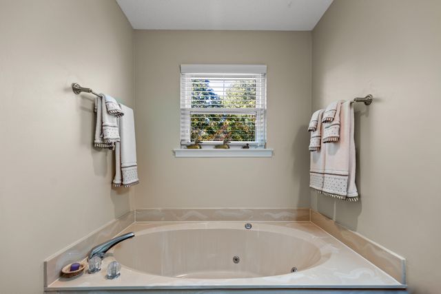 2227 Bay Pointe Drive, Hixson, TN 37343