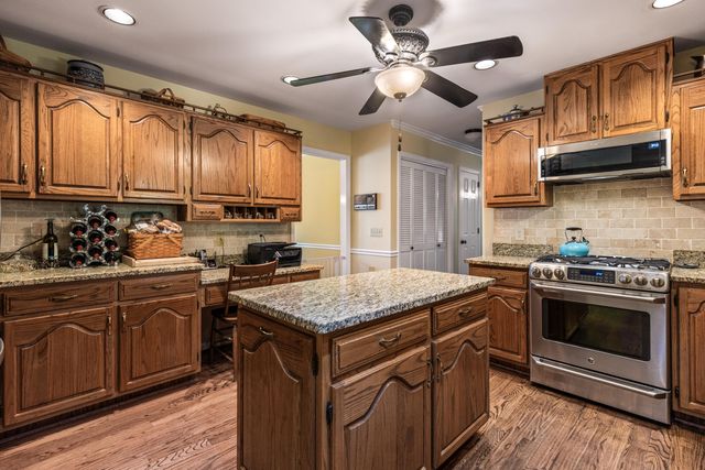 2227 Bay Pointe Drive, Hixson, TN 37343