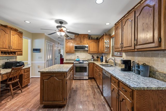 2227 Bay Pointe Drive, Hixson, TN 37343