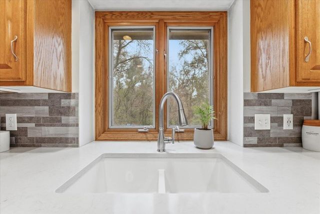 733 PARKWILD Drive, Council Bluffs, IA 51503