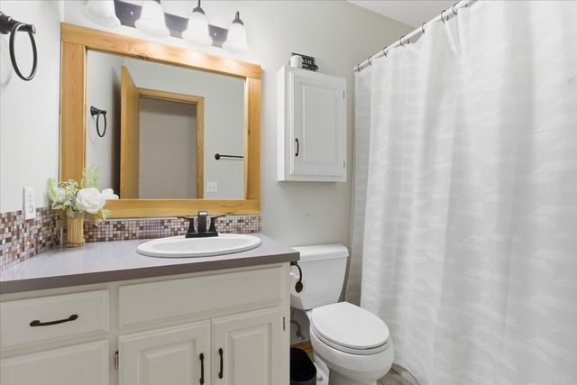 733 PARKWILD Drive, Council Bluffs, IA 51503