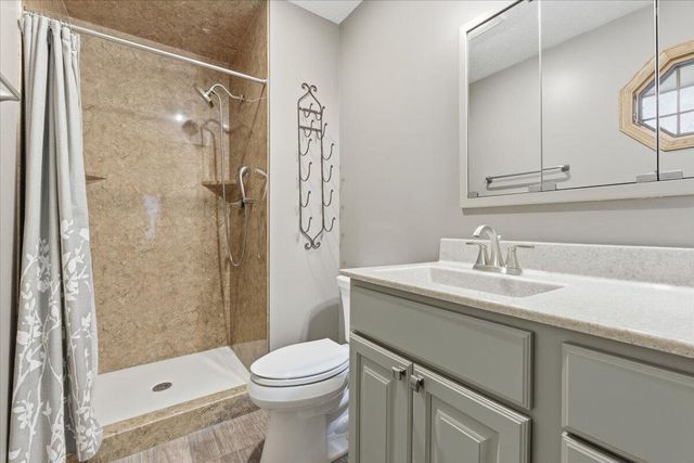 733 PARKWILD Drive, Council Bluffs, IA 51503