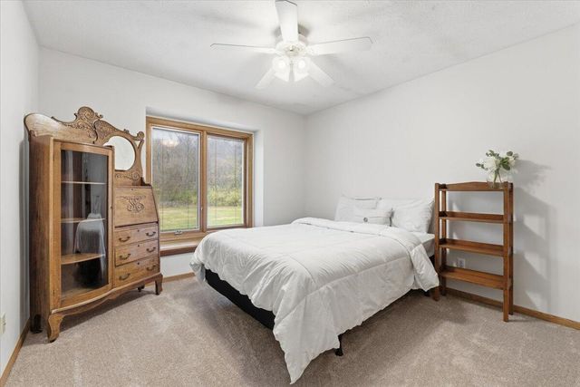 733 PARKWILD Drive, Council Bluffs, IA 51503